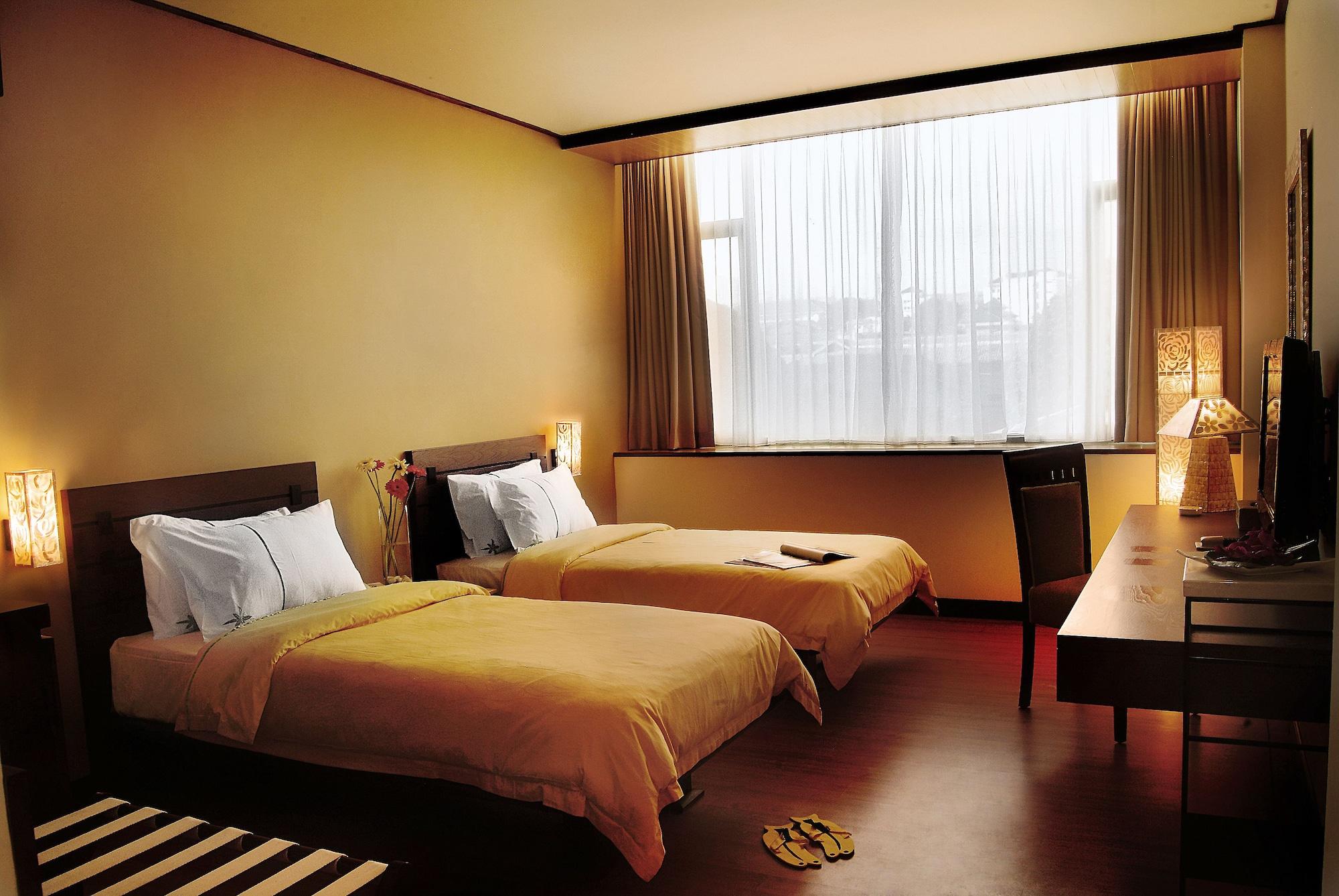 Banana By Kagum Hotel 4*